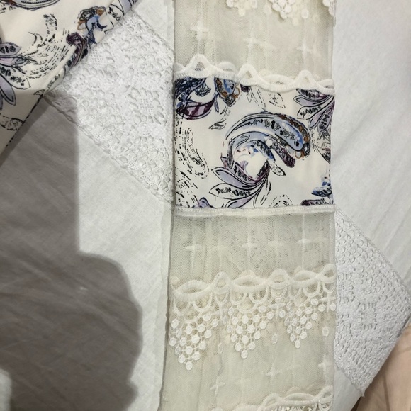 White House Black Market top. Never worn - Picture 2 of 6